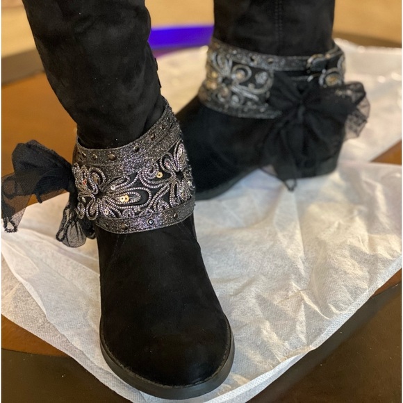 Midnight Dream Boots - Picture 3 of 17